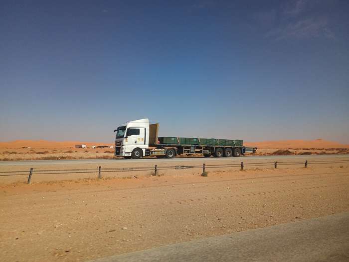 Flat-deck trailer carrying secured dry cargo